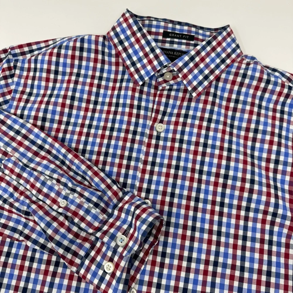 Banana Republic Men’s Med Red and Blue Button Down Shirt Supima Cotton Grant Fit